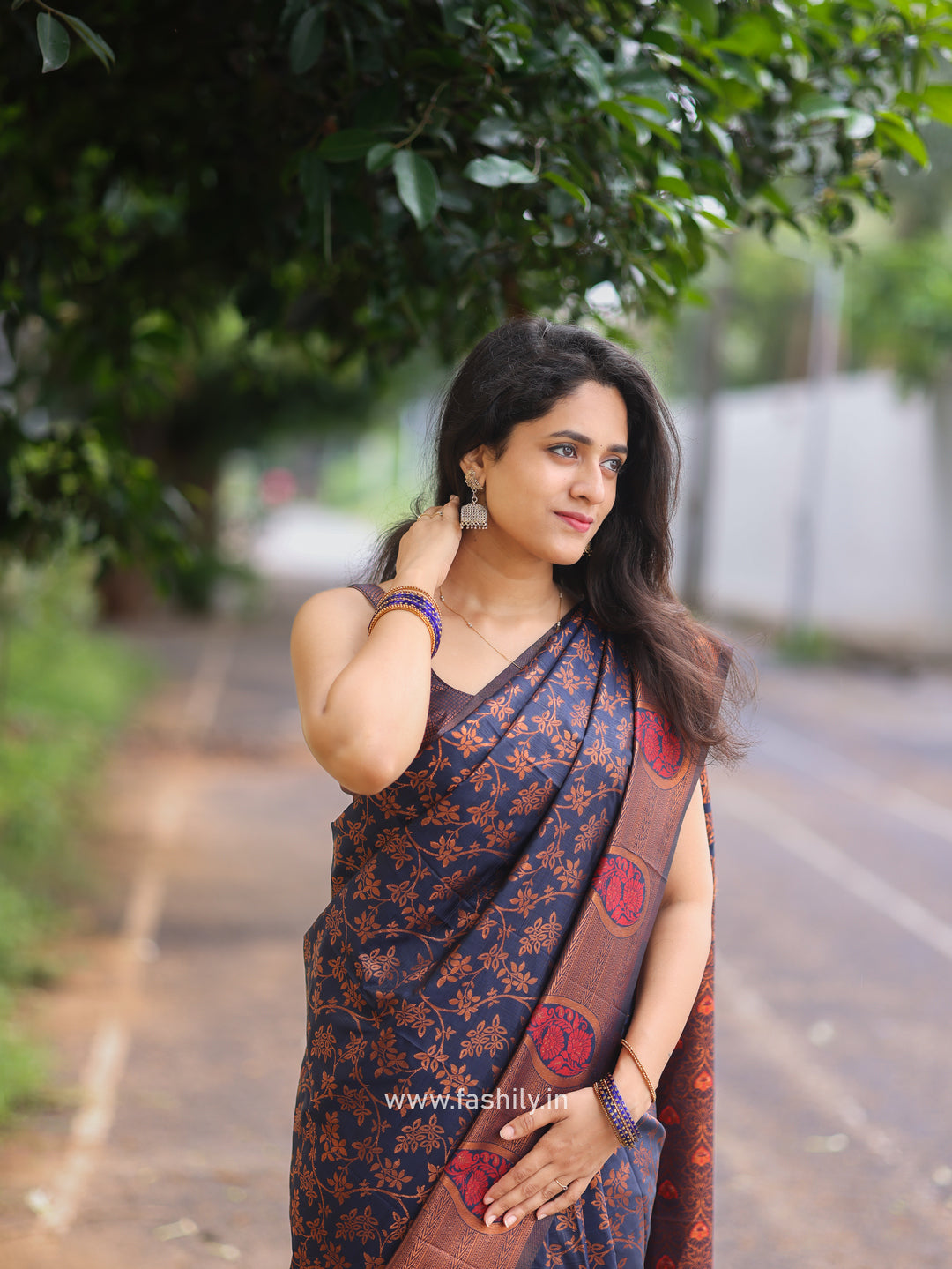 Fashily Elegant Navy Blue Saree with Jari Work and Red Meena Highlights